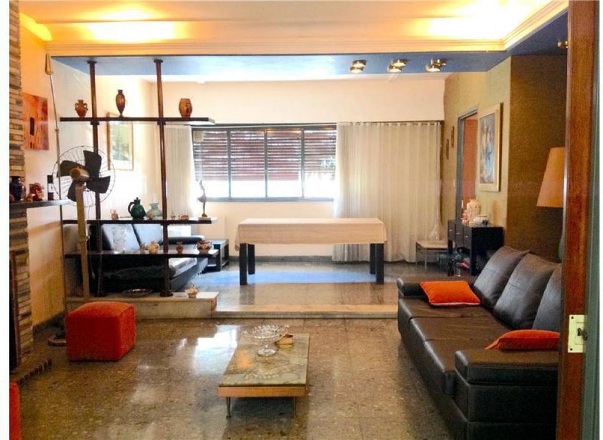 4 bedrooms House in Buenos Aires, Argentina No. 95510