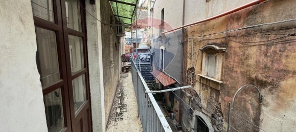 3 rooms Apartment in Catania, Italy No. 2465 11