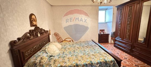 3 rooms Apartment in Catania, Italy No. 2465 3