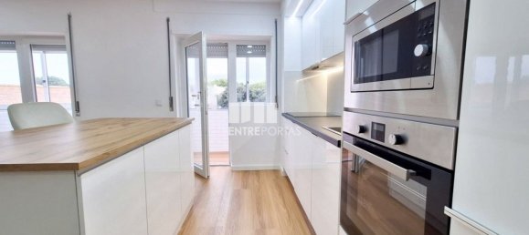Apartamento de 2 dormitorios en Povoa de Varzim, Portugal No. 190302 2