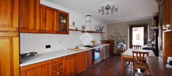 4 bedrooms House in Ivrea, Italy No. 173706 6