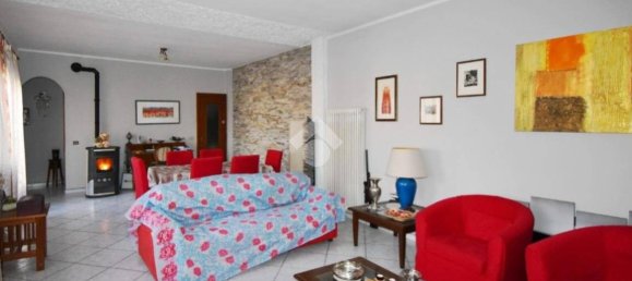 4 bedrooms House in Ivrea, Italy No. 173706 5