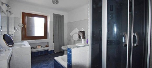 4 bedrooms House in Ivrea, Italy No. 173706 9