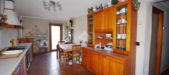 4 bedrooms House in Ivrea, Italy No. 173706 7