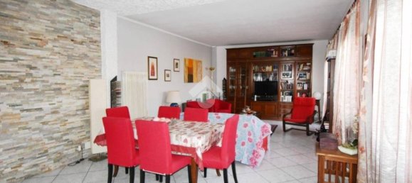 4 bedrooms House in Ivrea, Italy No. 173706 3