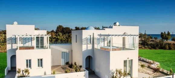 4 bedrooms Villa in Geroskípou, Cyprus No. 9435 2