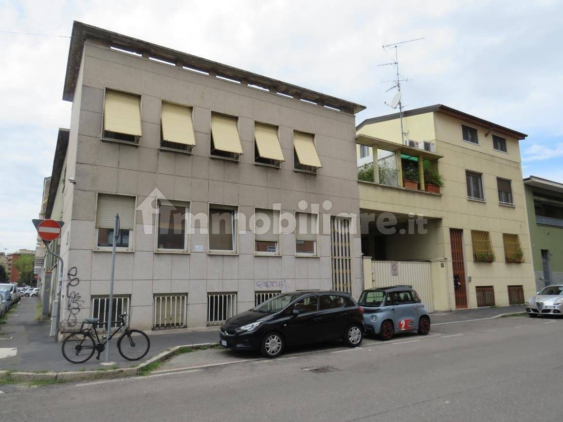 3 bedrooms Apartment in Milan, Italy No. 276203