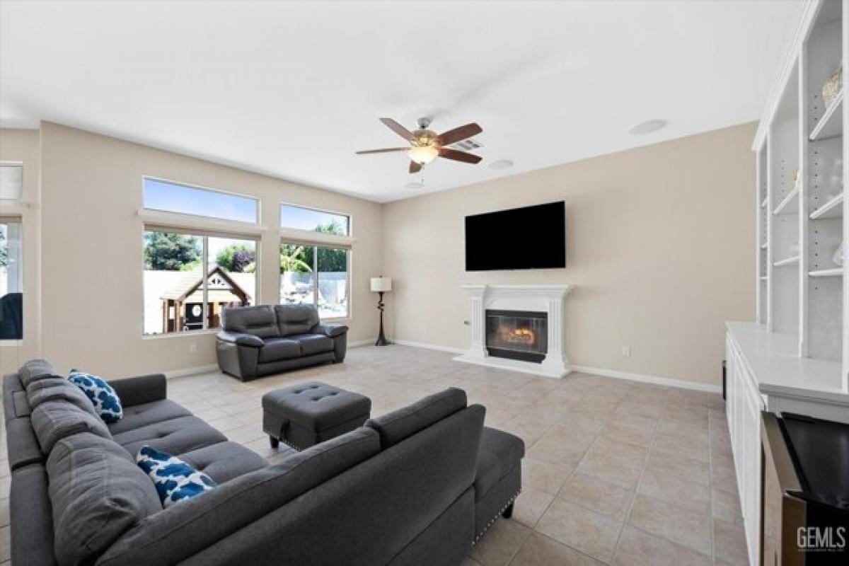 5 bedrooms House in Bakersfield, USA No. 372678