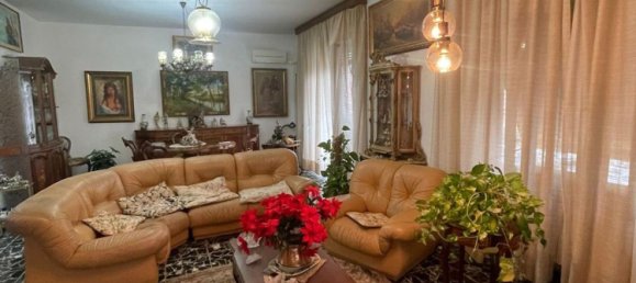 6 rooms Apartment in La Spezia, Italy No. 101326 2