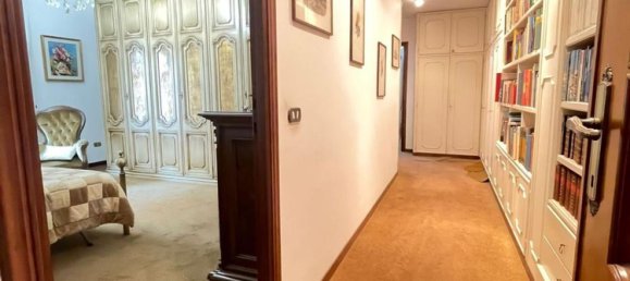 6 rooms Apartment in La Spezia, Italy No. 101326 24