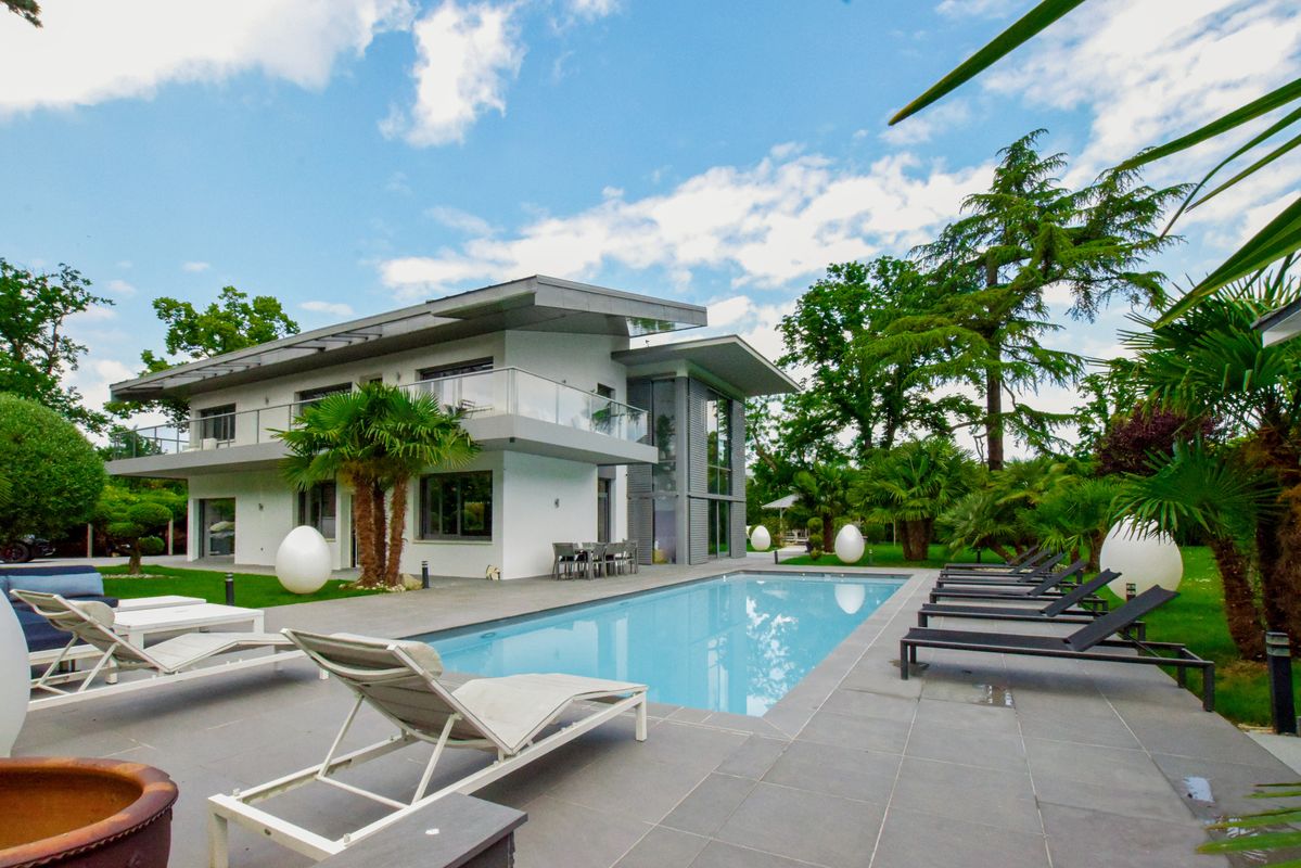 Вилла с 4 спальнями в Рюэй-Мальмезон, Франция № 176184