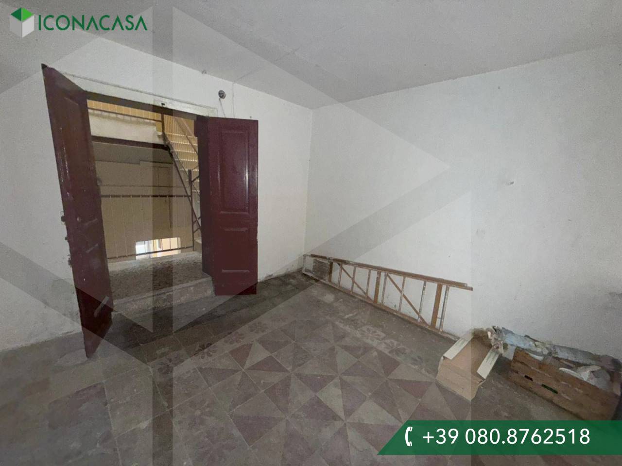 Armazém em Bari, Italy N.º 20129