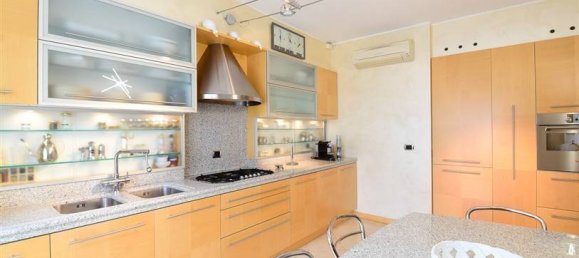 3 غرف نوم شقة في Seregno, Italy رقم 321467 12