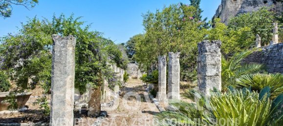 Edificio de 9 dormitorios en Oria, Italy No. 357127 10