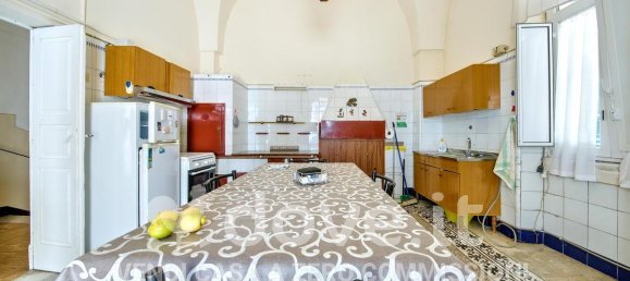 Edificio de 9 dormitorios en Oria, Italy No. 357127 30