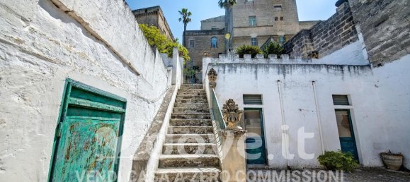 Edificio de 9 dormitorios en Oria, Italy No. 357127 8