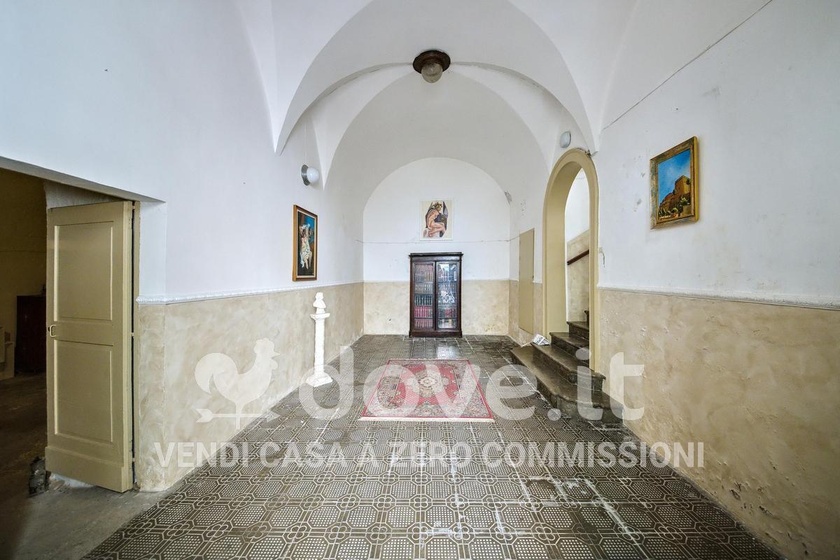 Edificio de 9 dormitorios en Oria, Italy No. 357127