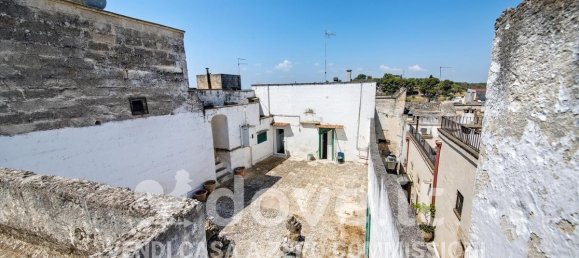 Edificio de 9 dormitorios en Oria, Italy No. 357127 9