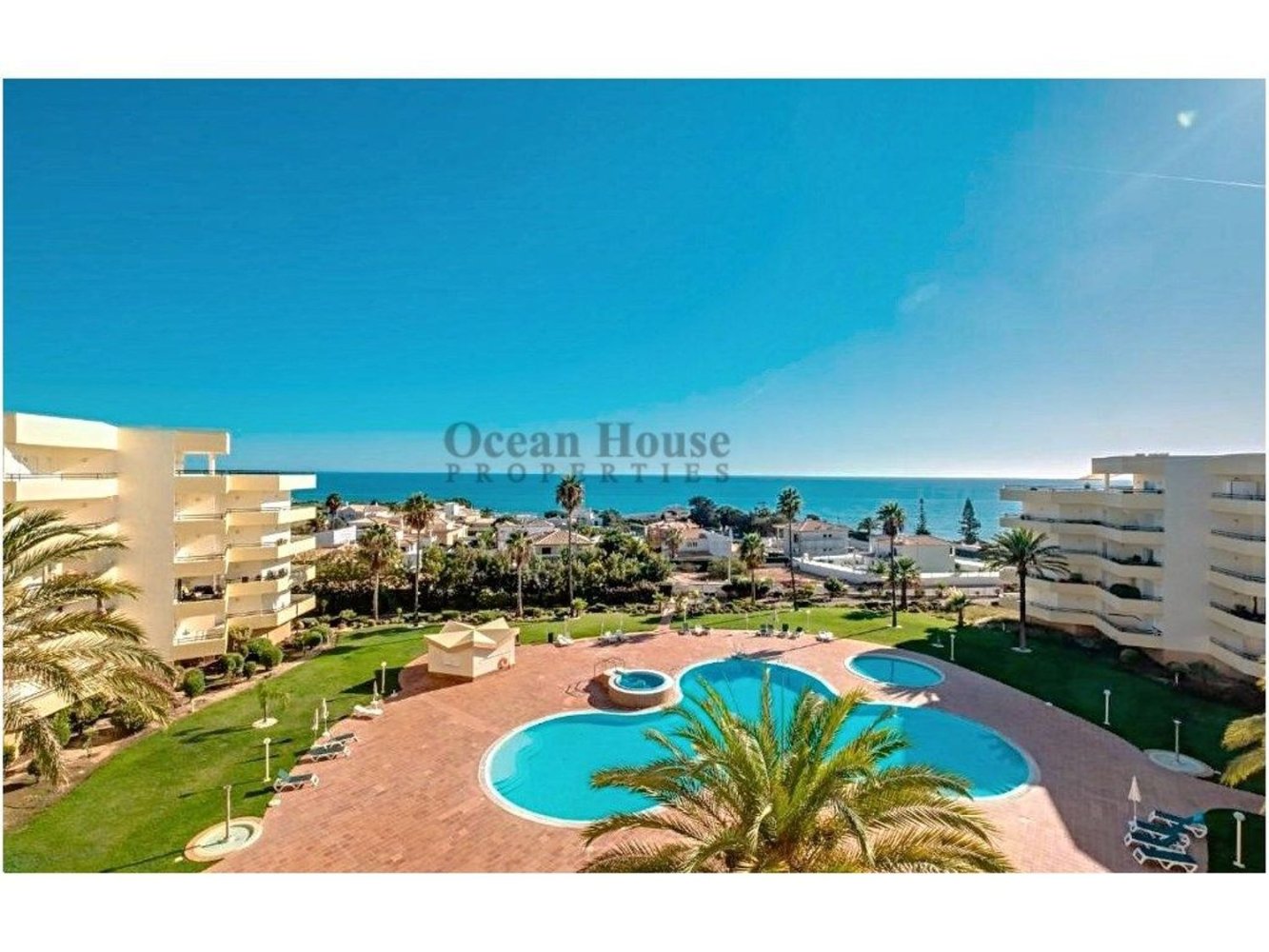 3 bedrooms Apartment in Guia, Portugal No. 240783