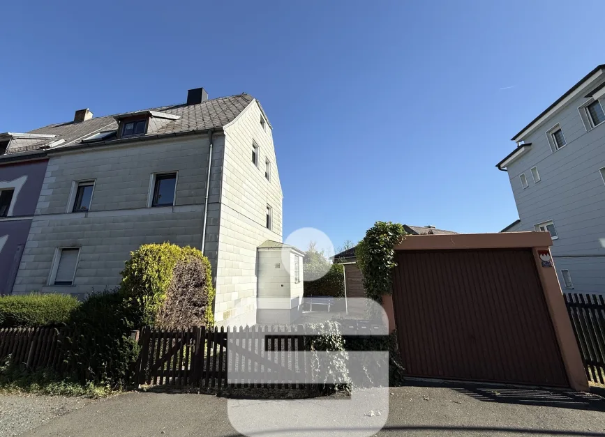 Edificio de 5 dormitorios en Hof, Germany No. 300407