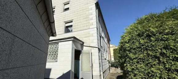 Edificio de 5 dormitorios en Hof, Germany No. 300407 3