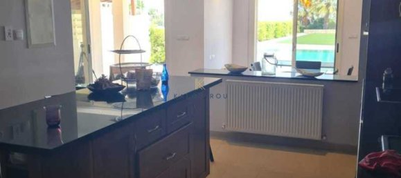 5 bedrooms House in Pervolia, Cyprus No. 6560 12