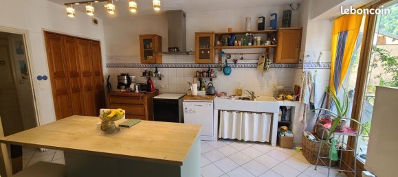 23 bedrooms Apartment in Ain, France No. 287098 10