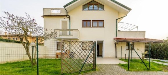 6 غرف نوم فيلا في Montignoso, Italy رقم 216518 2