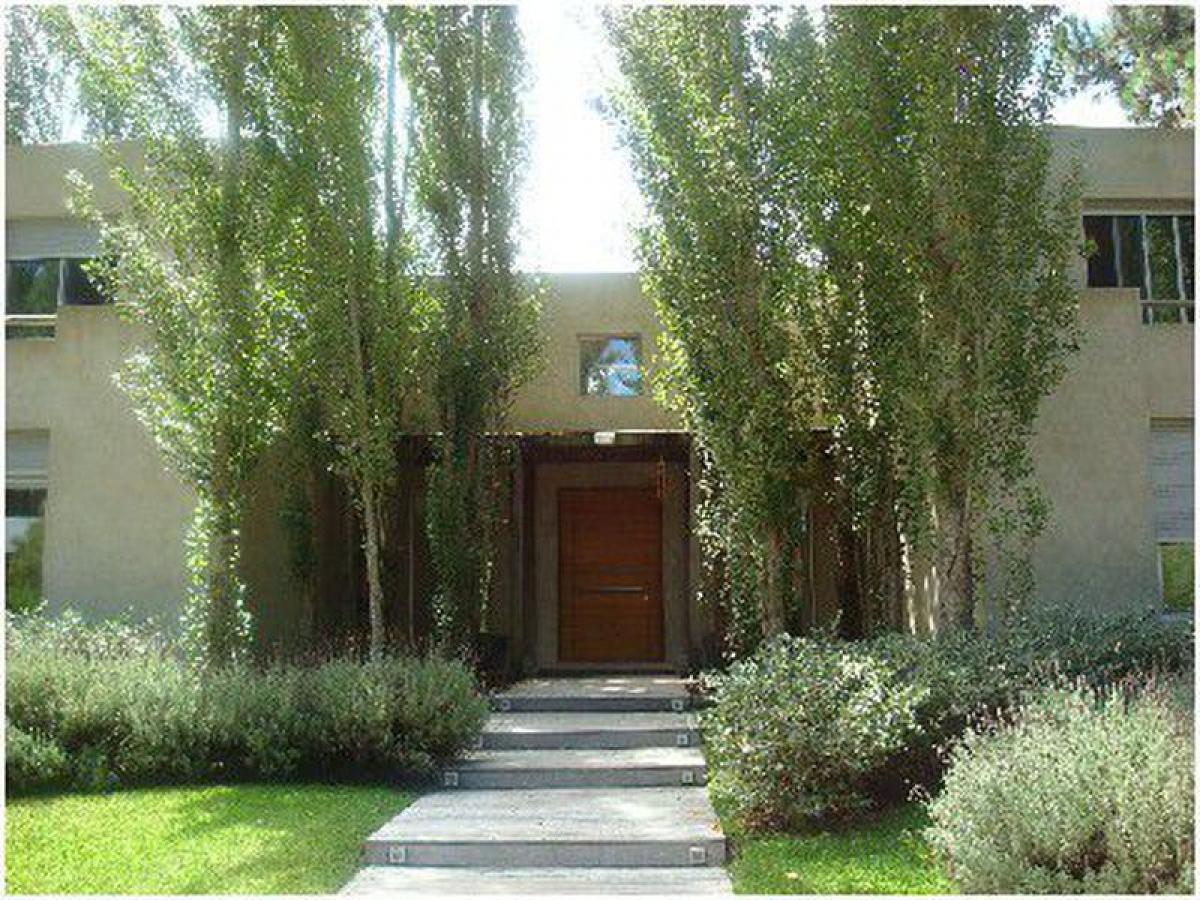 Дом с 4 спальнями в Мальдонадо, Уругвай № 409