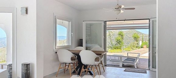 3 bedrooms Villa in Arenas, Spain No. 131053 10