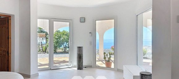 3 bedrooms Villa in Arenas, Spain No. 131053 6