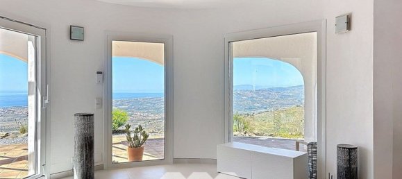 3 bedrooms Villa in Arenas, Spain No. 131053 8