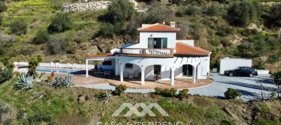 3 bedrooms Villa in Arenas, Spain No. 131053 4