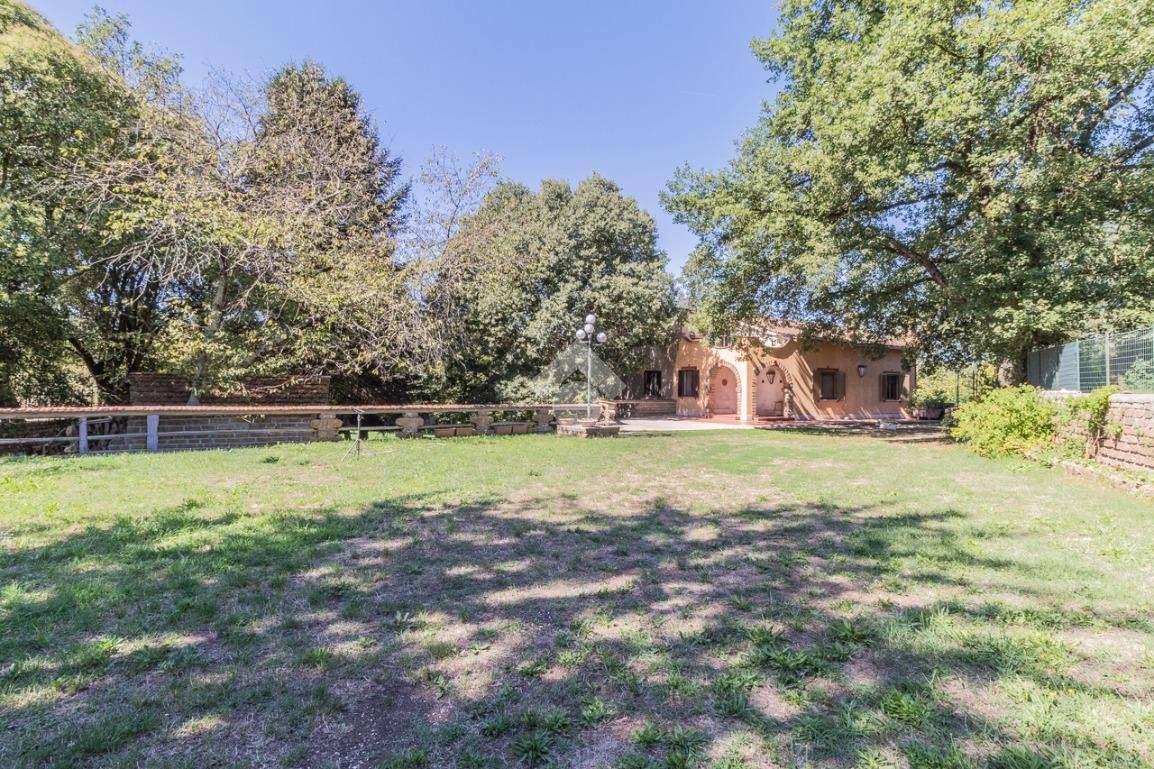 Villa de 4 dormitorios en Mazzano Romano, Italy No. 373293