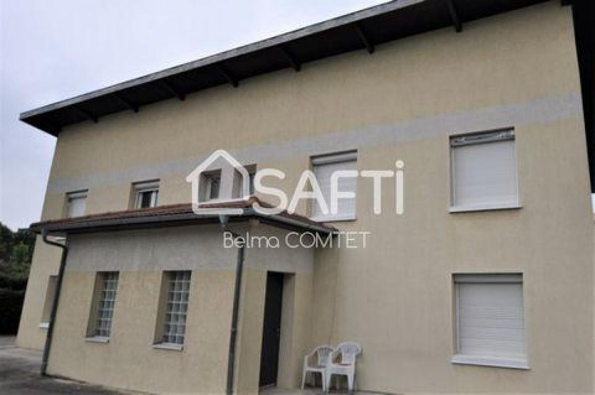 6 bedrooms House in Lons-le-Saunier, France No. 25433