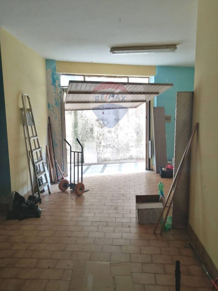 2-Zimmer Gewerbliche Immobilie in Formia, Italy, Nr. 110134
