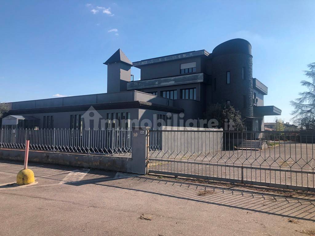 Oficina de 5 habitaciónes en Mazzano, Italy No. 165964