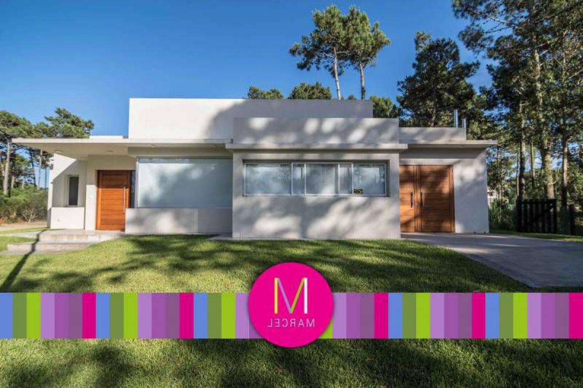 3 bedrooms House in Mar del Plata, Argentina No. 65283