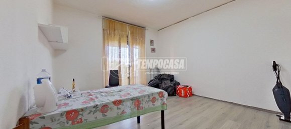 4-salle Appartement à Legnano, Italy No. 101667 2