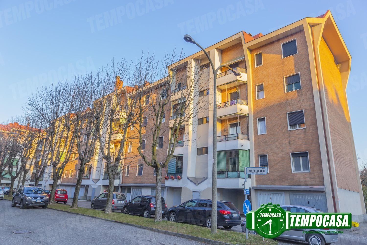 4-salle Appartement à Legnano, Italy No. 101667