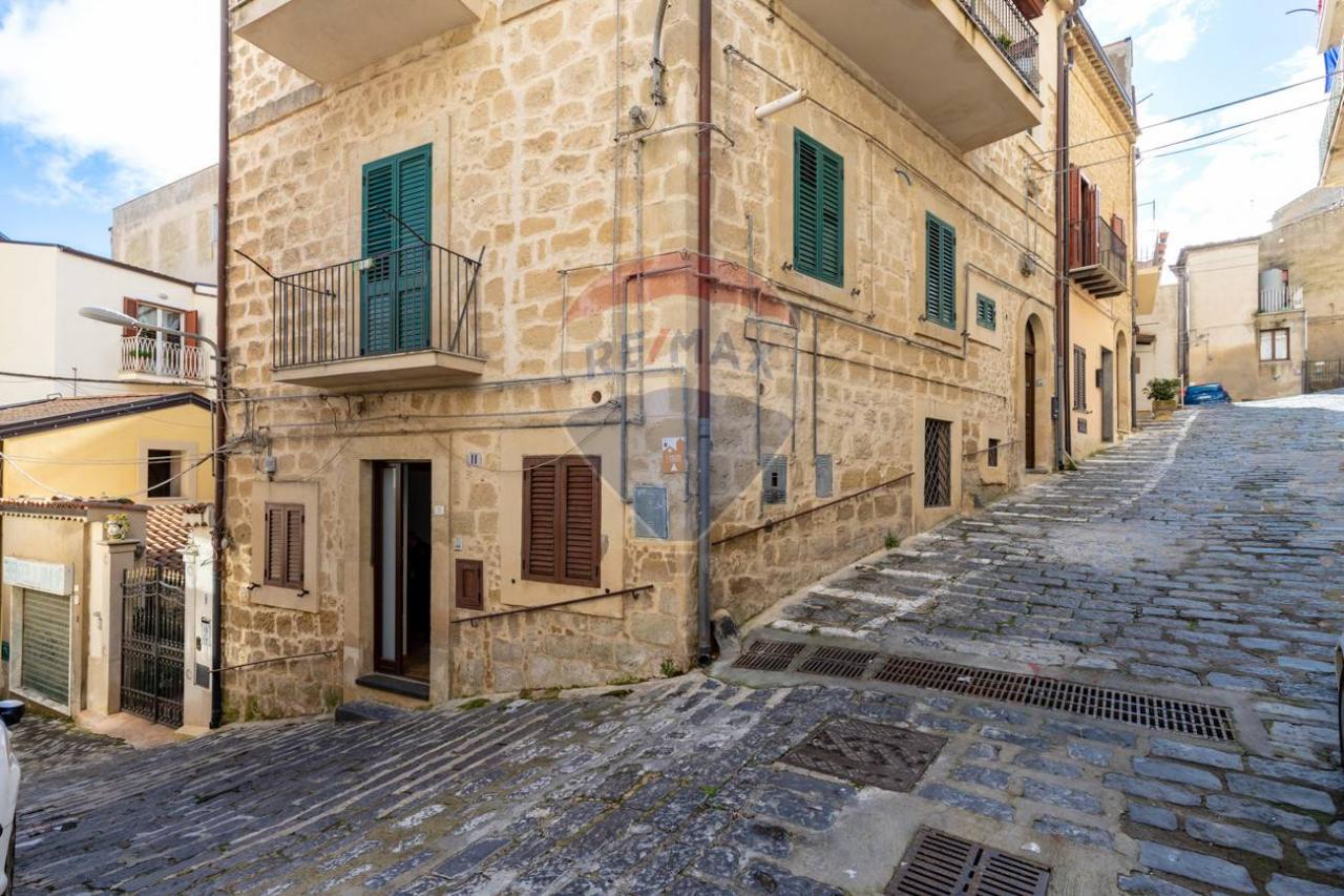 Casa de 3 habitaciónes en Enna, Italy No. 151543