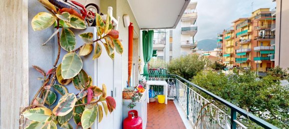 Apartamento de 3 divisões em Borghetto Santo Spirito, Italy N.º 6038 43