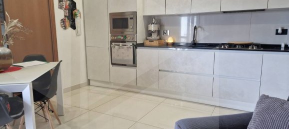 Квартира с 4 комнатами в Рим, Италия № 20000 8