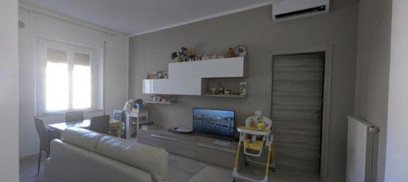 3 rooms Apartment in Grosseto, Italy No. 298516 2