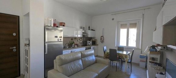 3 rooms Apartment in Grosseto, Italy No. 298516 3