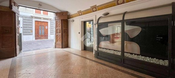 4 rooms Commercial property in Desenzano del Garda, Italy No. 360193 2