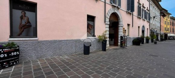 4 rooms Commercial property in Desenzano del Garda, Italy No. 360193 8