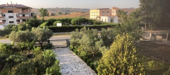 3 bedrooms Apartment in Crotone, Italy No. 105 5