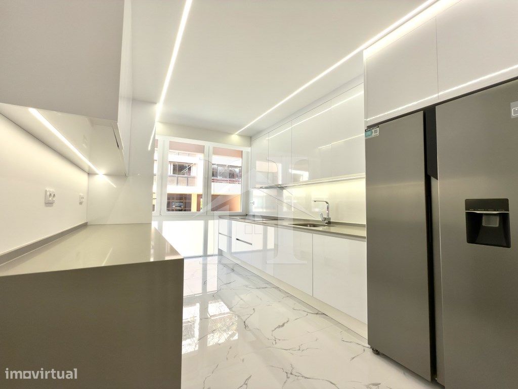 3 bedrooms Apartment in Cascais, Portugal No. 195888