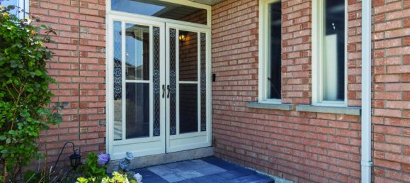 6 bedrooms House in Mississauga, Canada No. 518 3